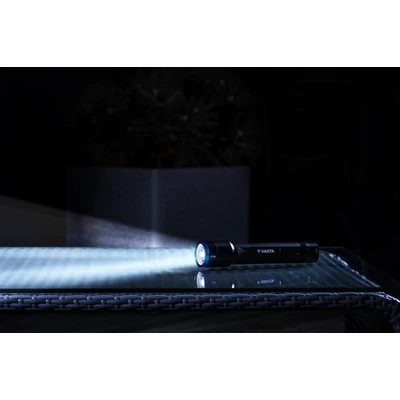 VARTA NIGHT CUTTER F40 ELEMLÁMPA + 6DB AA ELEM - 18902